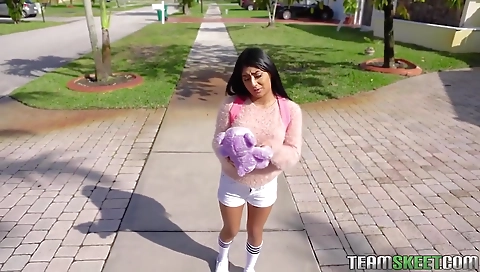 Ta fridamy fuck fest with a dildo