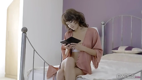 Married whore gets a mouthful and cum facial