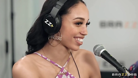 Sexy cutieiat leotardc poon stimulated with her boyfriend