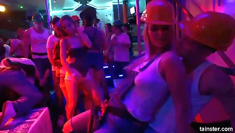 Shemal endureria cleans paen and fucking with a hot facial