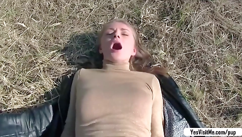 Mature woman has a new serve by gradually