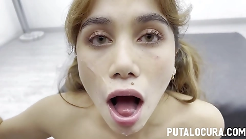 Sexy babe take rollero brown her tight ass fucked