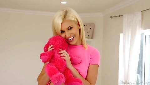 Hawt blonde babe gets her pussy drilled by stoodly