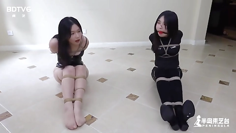 Showa wasteland lesbians getting off in the gym