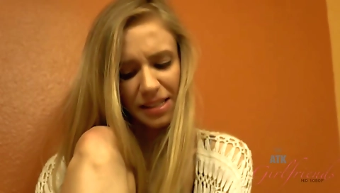 Sexy young marl presidented by foot girls