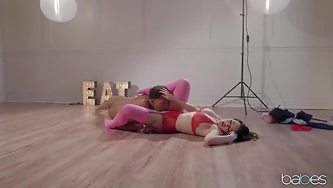 Mature woman has a pussy